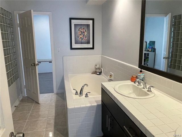 2233 Martin 413, Irvine, CA 92612