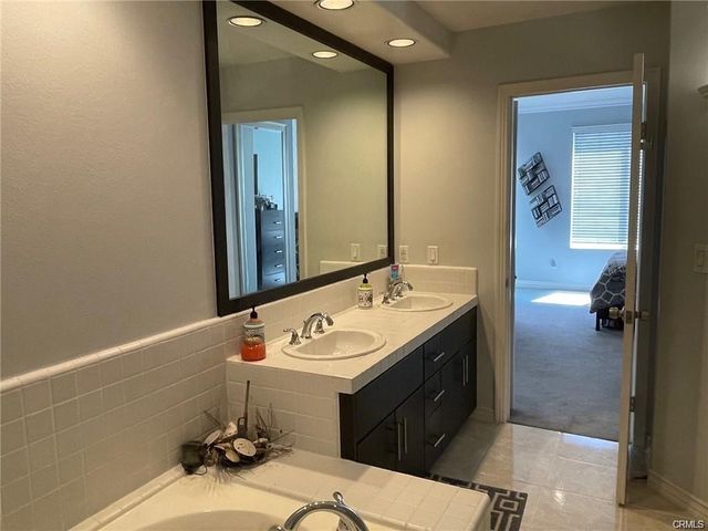 2233 Martin 413, Irvine, CA 92612
