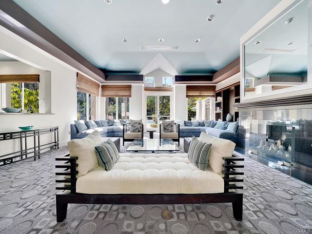 2233 Martin 413, Irvine, CA 92612