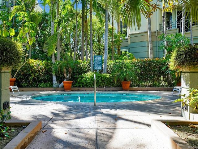 2233 Martin 413, Irvine, CA 92612