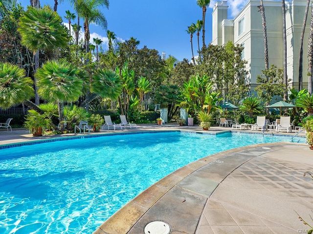 2233 Martin 413, Irvine, CA 92612