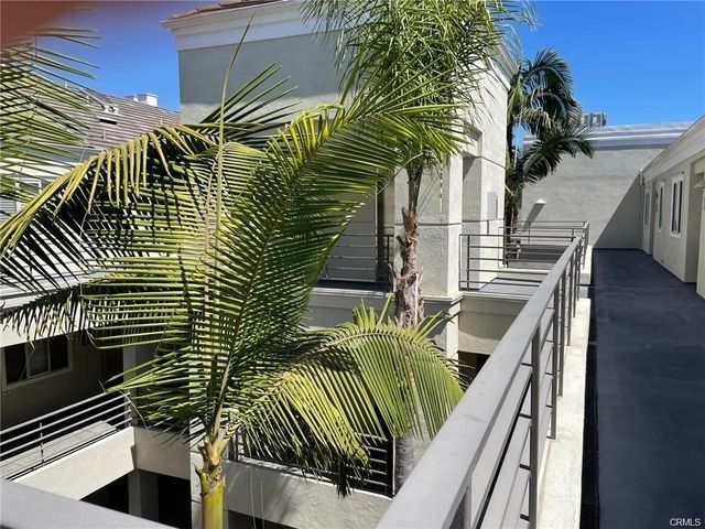 2233 Martin 413, Irvine, CA 92612