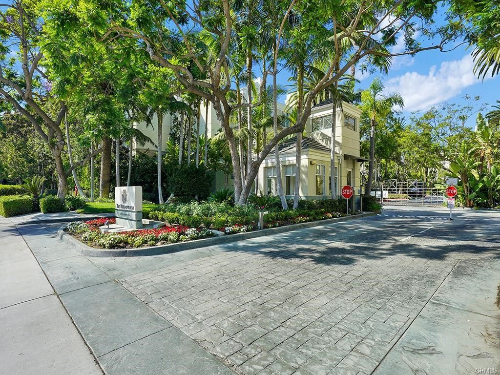 2233 Martin 413, Irvine, CA 92612