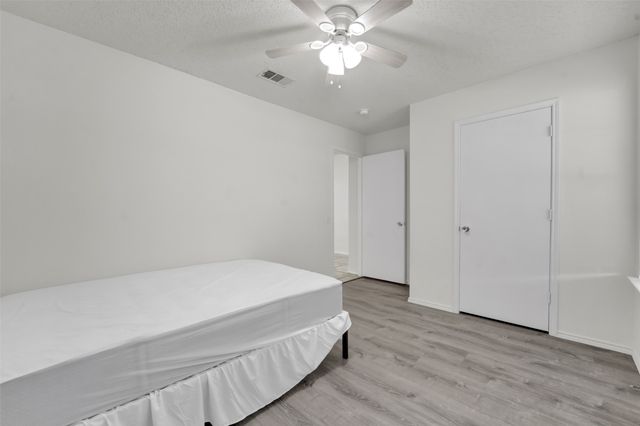 1407 Autumncrest Drive 5, Arlington, TX 76002