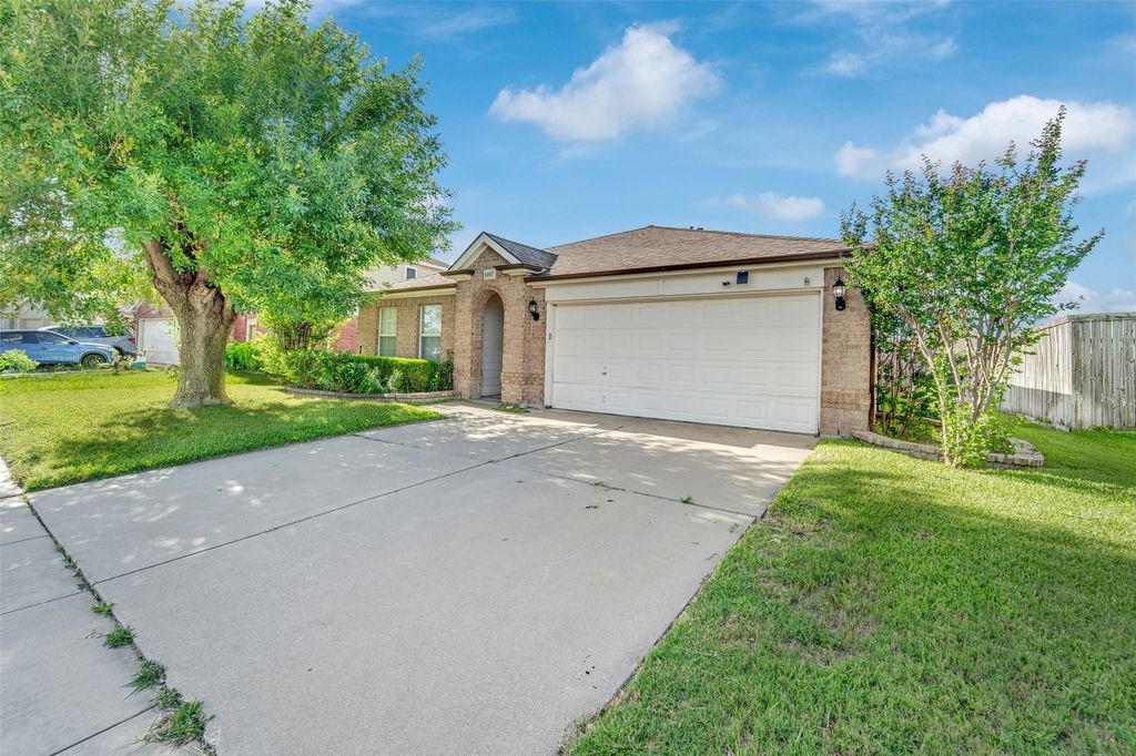 1407 Autumncrest Drive 5, Arlington, TX 76002
