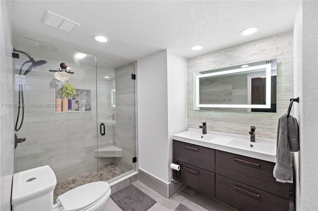 9046 NW 121st Terrace 90, Hialeah Gardens, FL 33018