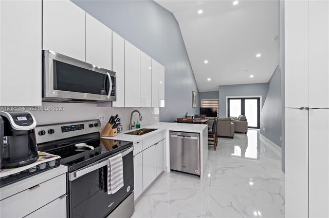 9046 NW 121st Terrace 90, Hialeah Gardens, FL 33018
