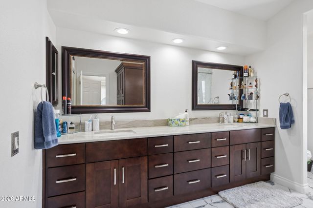 3419 E ROSEMONTE Drive, Phoenix, AZ 85050