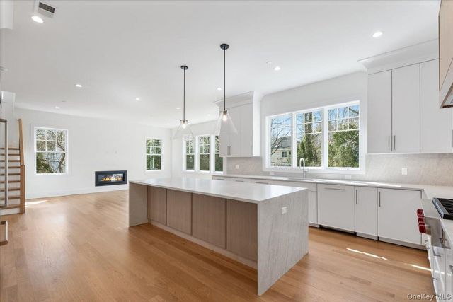 8 Dell Road, Scarsdale, NY 10583