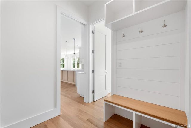 8 Dell Road, Scarsdale, NY 10583