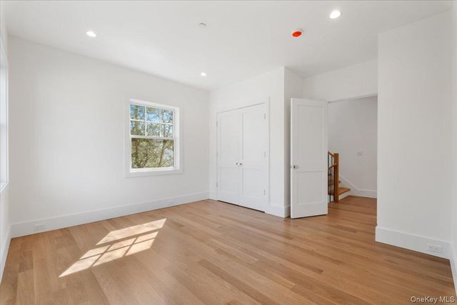 8 Dell Road, Scarsdale, NY 10583