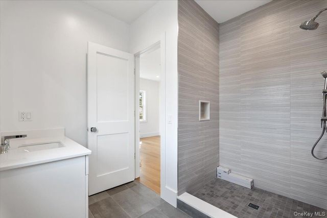 8 Dell Road, Scarsdale, NY 10583