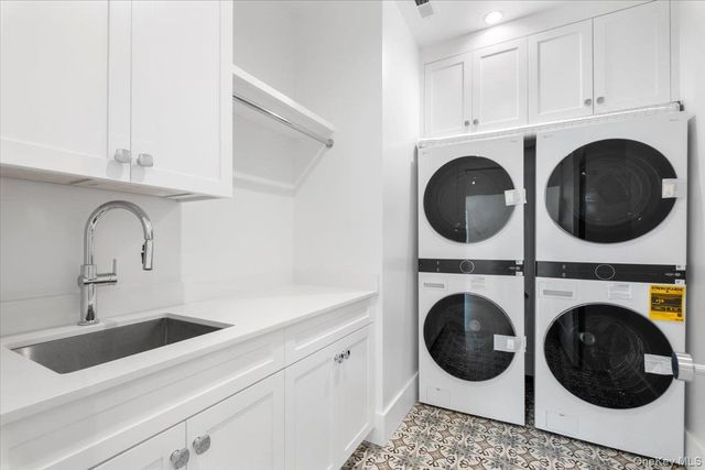 8 Dell Road, Scarsdale, NY 10583