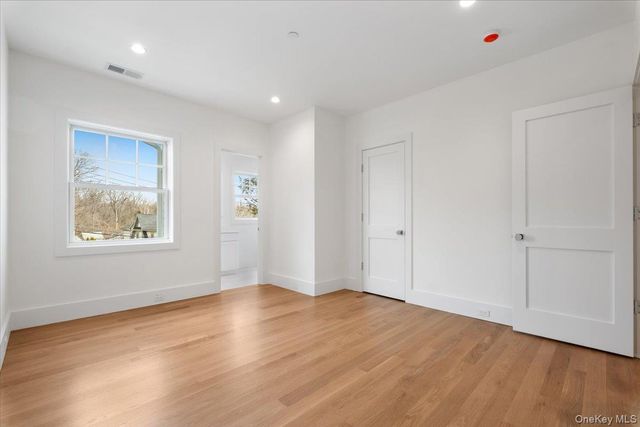 8 Dell Road, Scarsdale, NY 10583