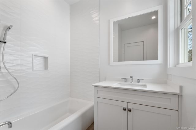 8 Dell Road, Scarsdale, NY 10583