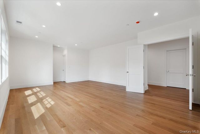 8 Dell Road, Scarsdale, NY 10583