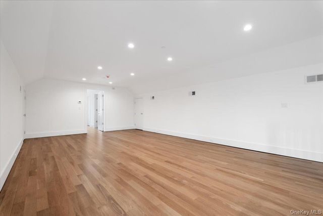 8 Dell Road, Scarsdale, NY 10583