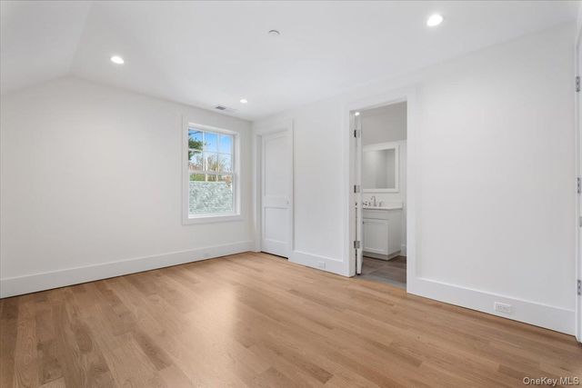 8 Dell Road, Scarsdale, NY 10583