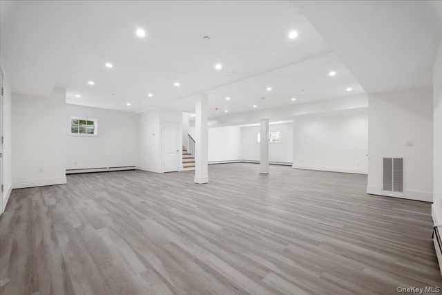 8 Dell Road, Scarsdale, NY 10583