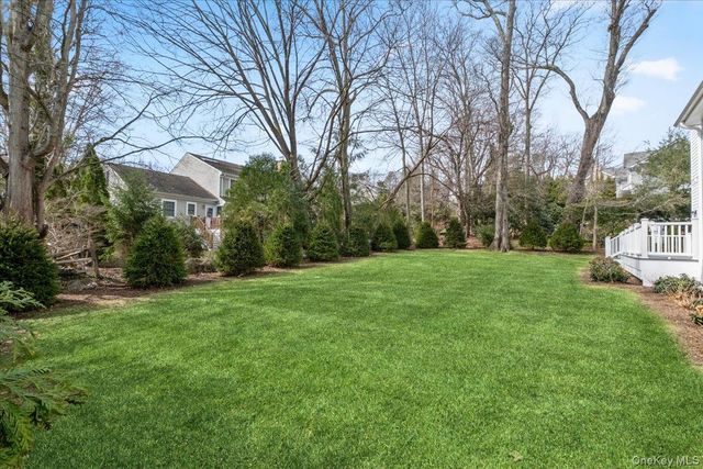 8 Dell Road, Scarsdale, NY 10583