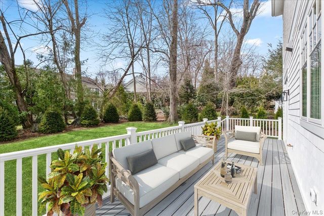 8 Dell Road, Scarsdale, NY 10583