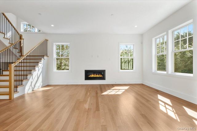 8 Dell Road, Scarsdale, NY 10583