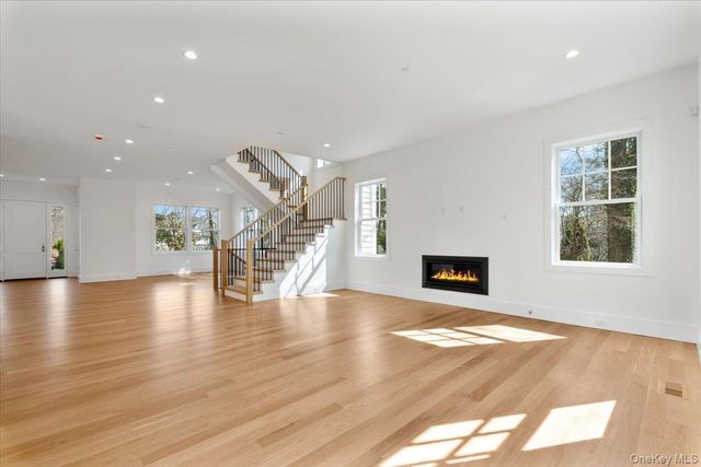 8 Dell Road, Scarsdale, NY 10583