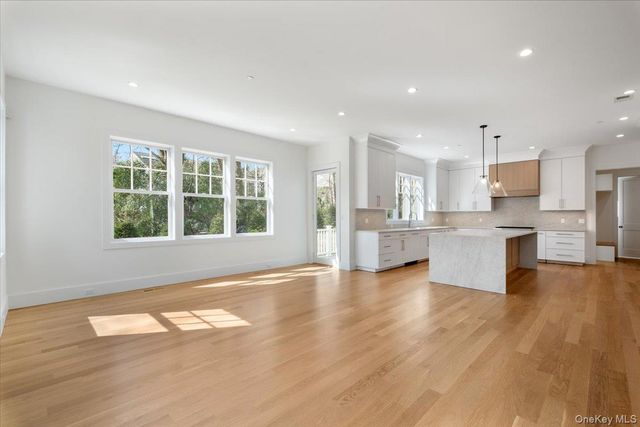 8 Dell Road, Scarsdale, NY 10583