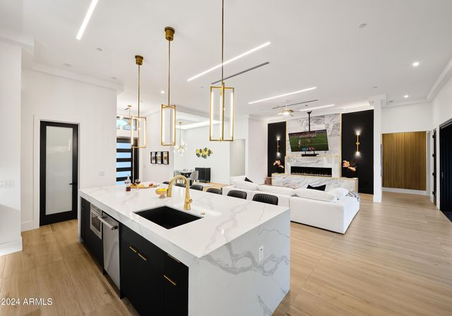 7707 E 3rd Street, Scottsdale, AZ 85251