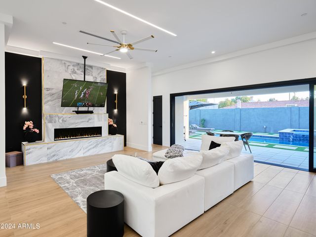 7707 E 3rd Street, Scottsdale, AZ 85251