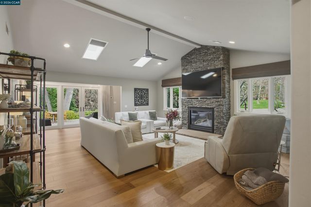 181 Alegra Ln, Walnut Creek, CA 94598