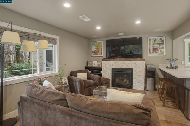 181 Alegra Ln, Walnut Creek, CA 94598