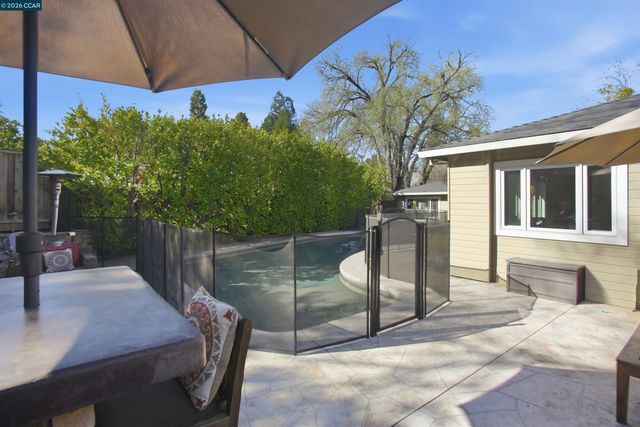 181 Alegra Ln, Walnut Creek, CA 94598