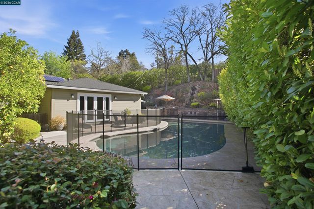 181 Alegra Ln, Walnut Creek, CA 94598