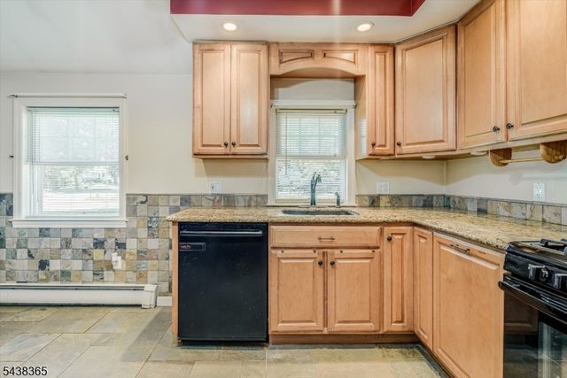 77 Pine St, Newton Town, NJ 07860