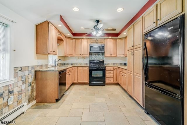 77 Pine St, Newton Town, NJ 07860