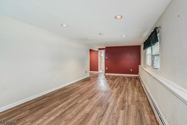 77 Pine St, Newton Town, NJ 07860