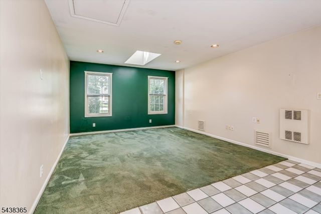 77 Pine St, Newton Town, NJ 07860