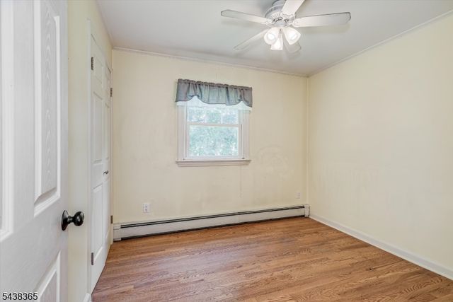 77 Pine St, Newton Town, NJ 07860