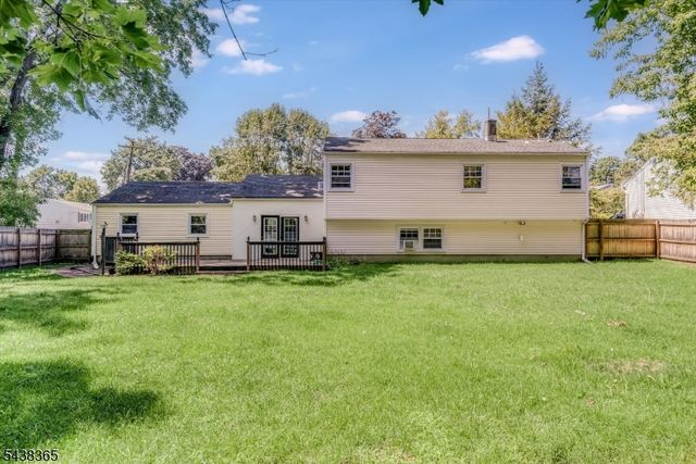 77 Pine St, Newton Town, NJ 07860