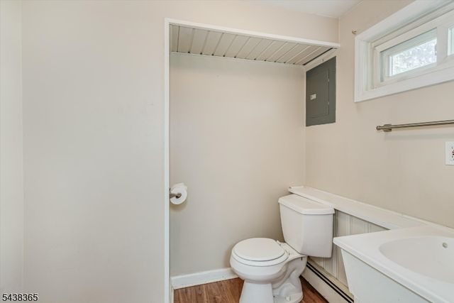 77 Pine St, Newton Town, NJ 07860