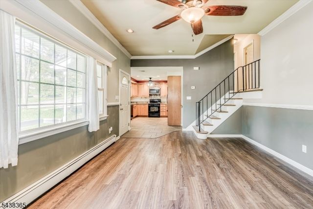 77 Pine St, Newton Town, NJ 07860