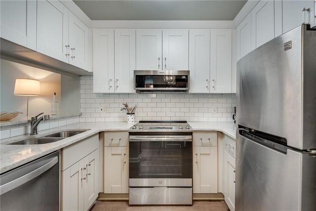 1800 Clairmont Lake A625, Decatur, GA 30033
