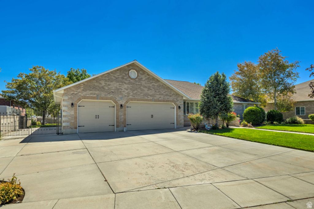 10027 S EDEN RIDGE DR, South Jordan, UT 84095