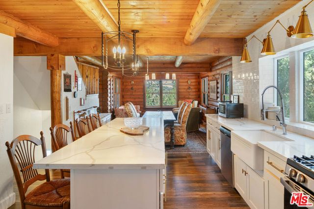 24015 Altdorf Drive, Crestline, CA 92325