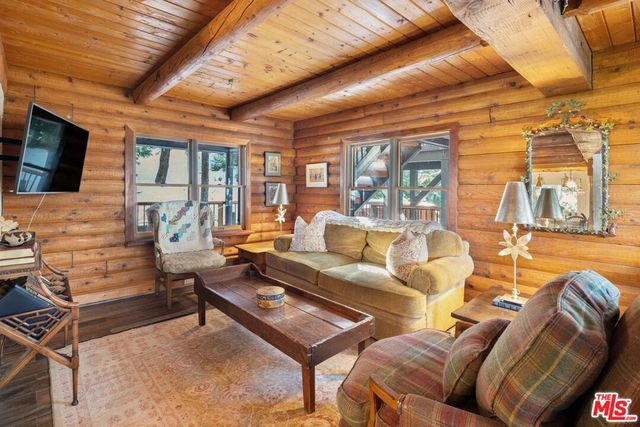 24015 Altdorf Drive, Crestline, CA 92325