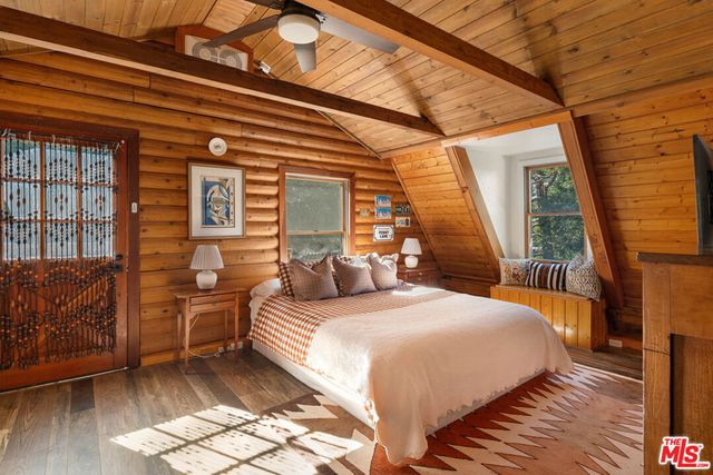 24015 Altdorf Drive, Crestline, CA 92325