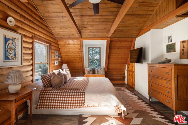 24015 Altdorf Drive, Crestline, CA 92325