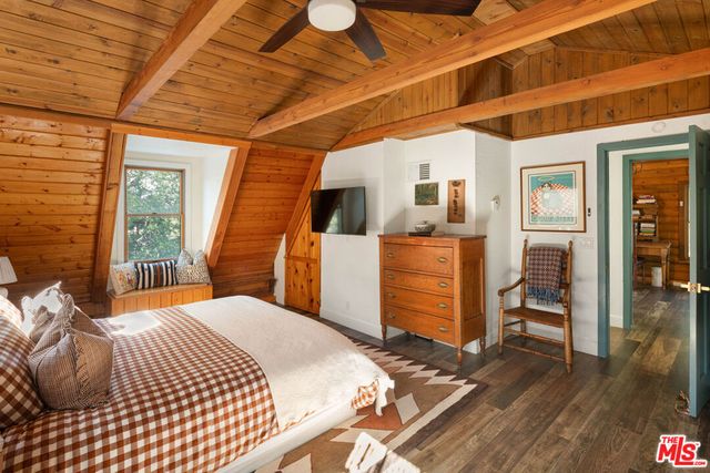 24015 Altdorf Drive, Crestline, CA 92325