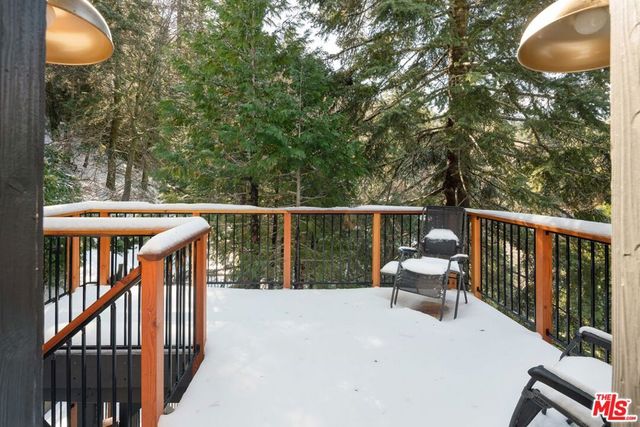 24015 Altdorf Drive, Crestline, CA 92325